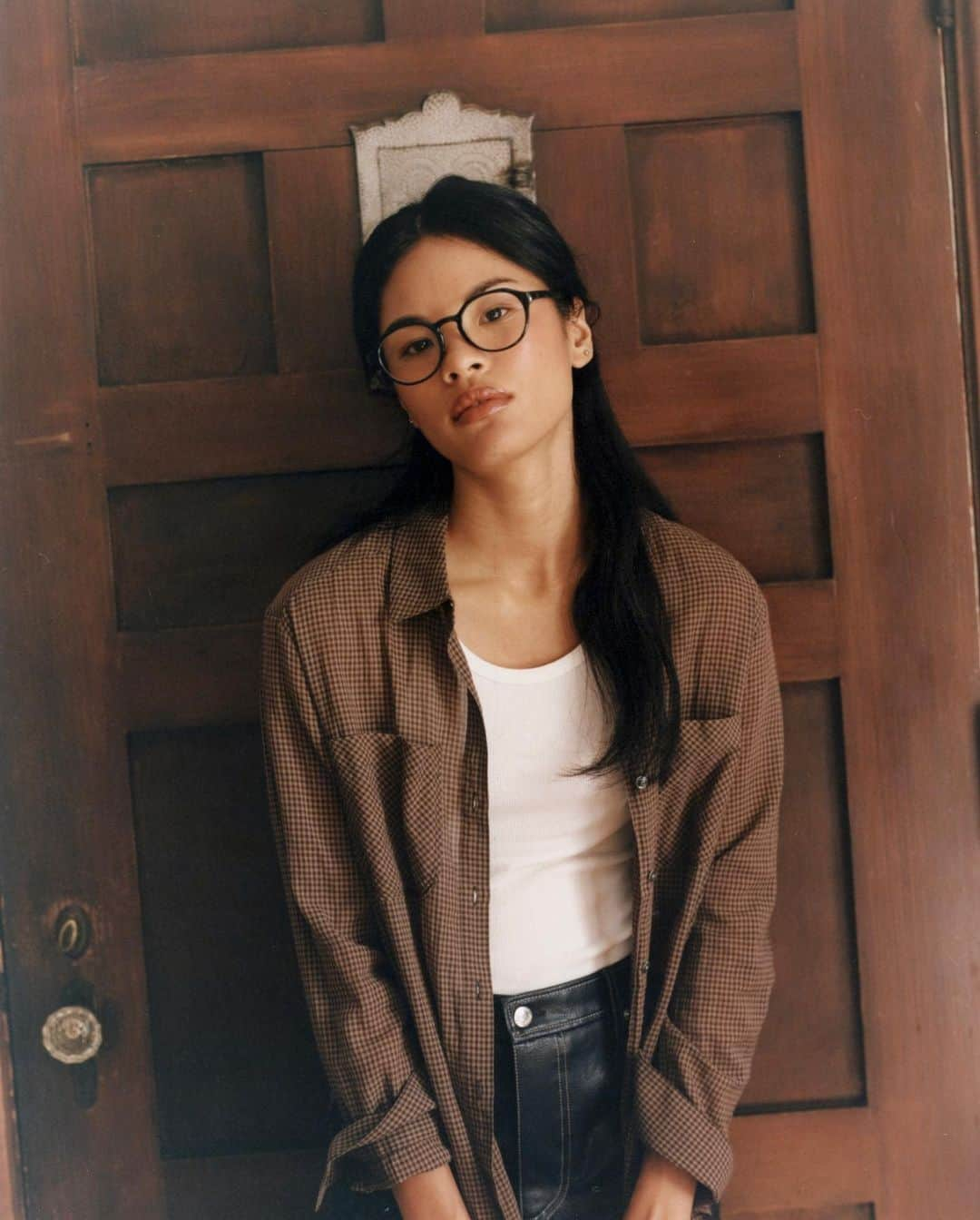 JINSさんのインスタグラム写真 - (JINSInstagram)「Introducing Airframe Home: our new eyewear capsule made to be worn while relaxing at home. Featuring slim, flexible temples and comfortable silicone nose pads.  Photography: @julien__sage Stylist: @layton_style HMU: @carlacsperez Model: @sandradrifter Assistant: @austincalvello」9月25日 1時01分 - jins.usa