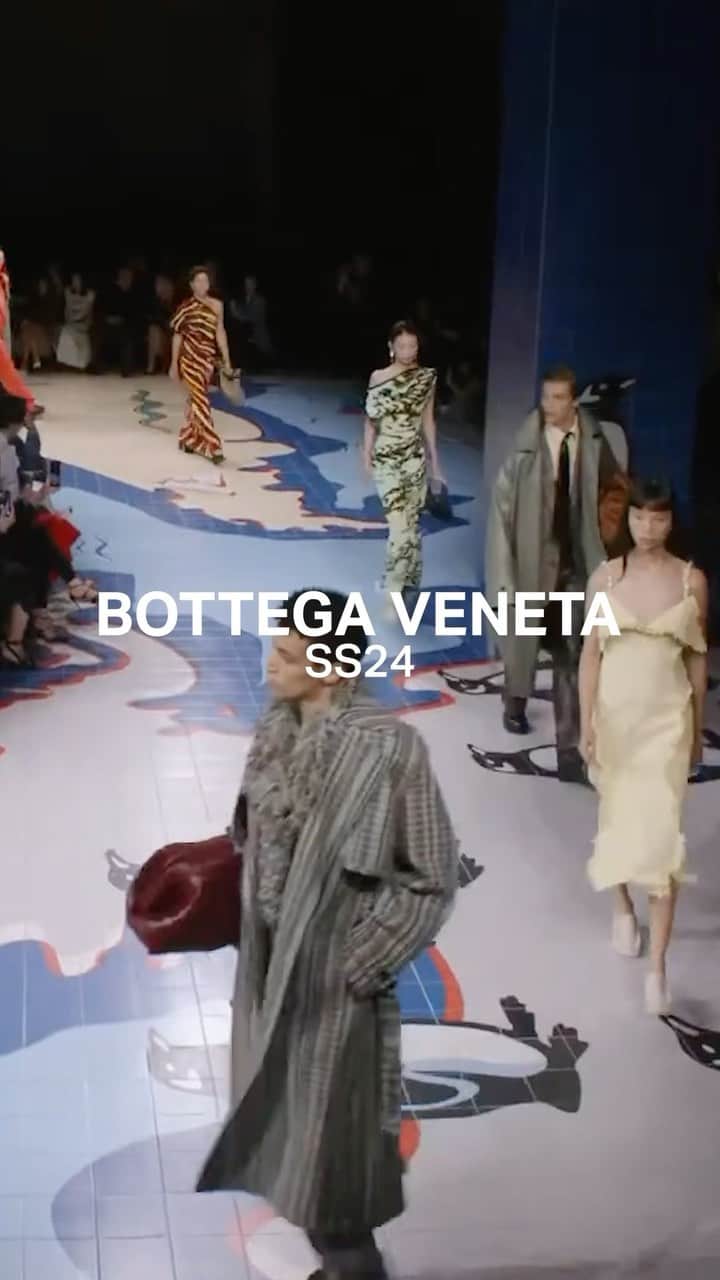IMG Modelsのインスタグラム：「#RunwayRewind. ⏪ #BottegaVeneta’s #BottegaVenetaSS24 #MFW #fashionshow starring #MaryUkech + #HeCong. 🇮🇹 #IMGmodels」