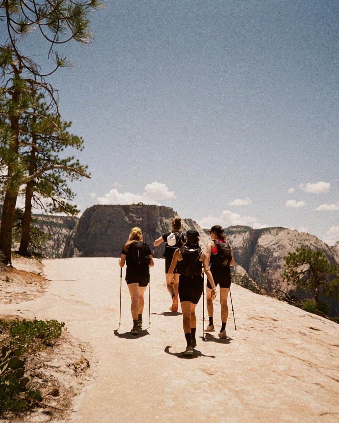 Nike Sportswearさんのインスタグラム写真 - (Nike SportswearInstagram)「Your 4am goes off… it’s time to hike.  Big days start early, and to go far, this crew goes together. A weekend #ACGAdventure brought an incredible group of colleagues and friends together in Zion National Park.   ACG means All Conditions and this crew was able to thrive in the night’s cold and the day’s heat.   Tag your crew and get outside together.」9月25日 1時00分 - nikesportswear