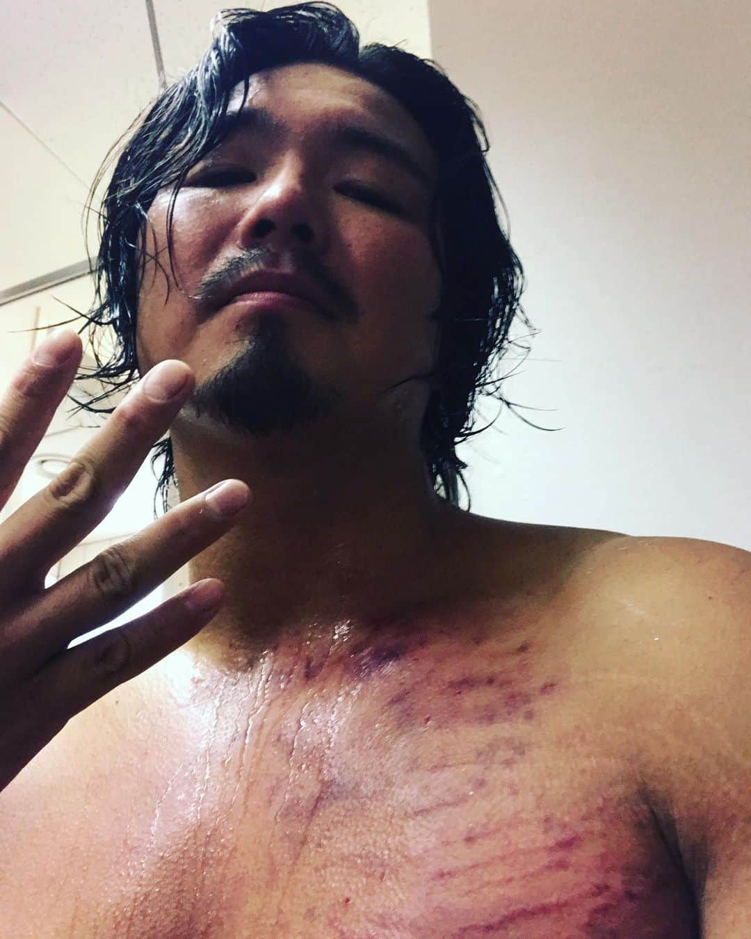 ジェイク・リーさんのインスタグラム写真 - (ジェイク・リーInstagram)「四度目の防衛戦  相手は@g.shiozaki   この人とシングルでベルトを賭けて戦えたからこそ  俺のやってきた事は決して間違いではなかったと改めて思った。  見る人によればかなり遠まりしてるように見える私の人生だが  遠回りこそが最大の近道という言葉もある。  何が言いたいかというと  人生捉えようによっては無駄なんてないって事だ。  次は拳王  #noah_ghc #wrestleuniverse  #noah_glg #V4」9月25日 1時06分 - jakelee19890119