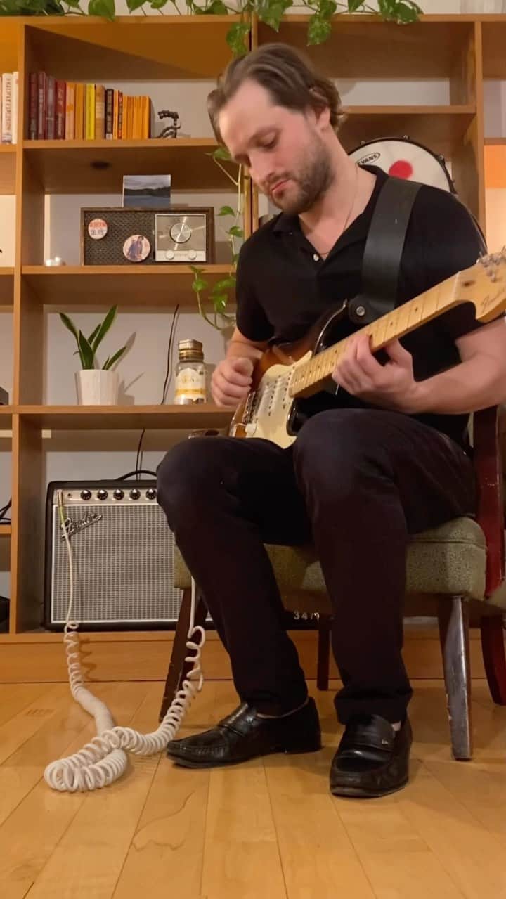 Fender Guitarのインスタグラム：「@mawzymusic is bringing us all the good vibes with his Sunburst Strat. Share your videos with #FenderFeature for a chance to be highlighted next.」