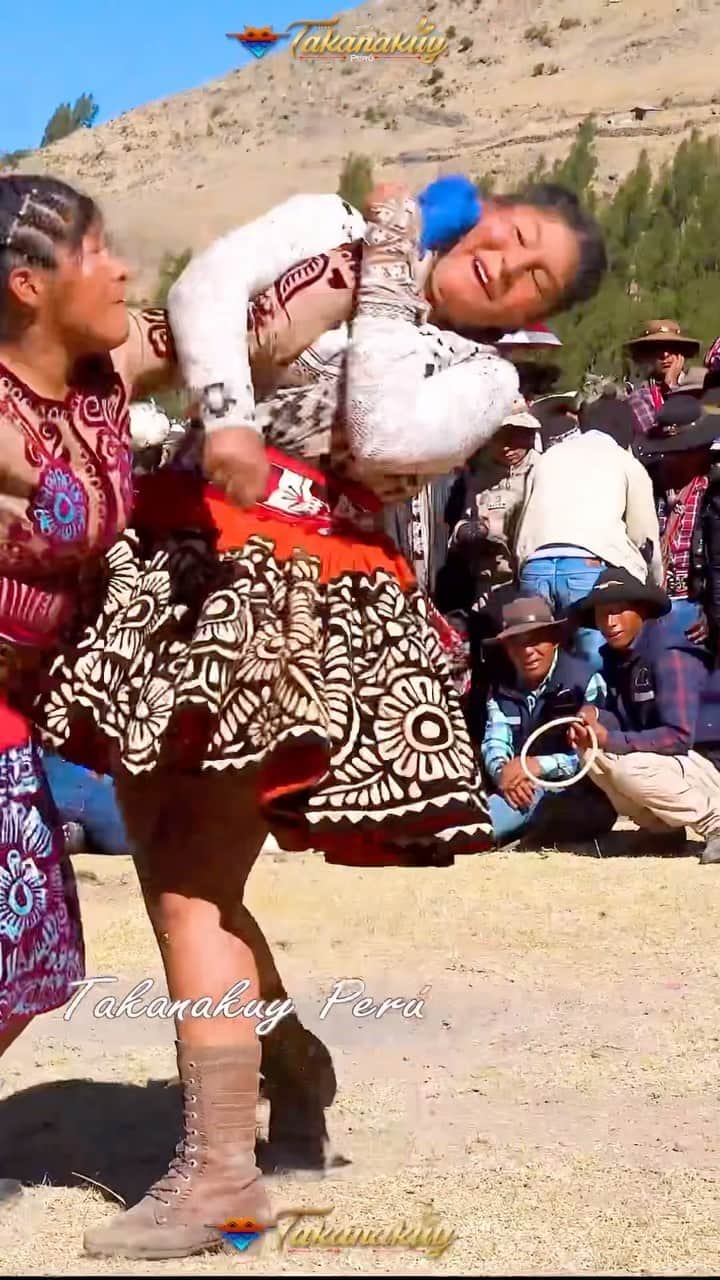 Earth Picsのインスタグラム：「@takanakuyperu - Takanakuy, which means “to hit each other” in Quechua, is an annual tradition where members of the Chumbivilcas Province community in Peru engage in physical combat on December 25th. This practice originated in Santo Tomás, the provincial capital, and later spread to other towns, including Cuzco and Lima. The event combines dance and combat to resolve longstanding disputes among participants.  The fights serve the purpose of settling personal conflicts between individuals, friends, family members, or territorial disputes that have arisen throughout the year. The fighting style resembles martial arts, involving techniques such as kicking, punching, and agility in movements. Participants identify their opponents by their first and last names, then step into the center of a circle to commence the bout. To protect their hands, fighters wrap them with cloth. Rules prohibit biting, hitting opponents on the ground, or pulling hair. The winner is determined by either a knockout or the intervention of an official. There are amateur officials equipped with whips to maintain crowd control. Both the beginning and end of the fight require opponents to shake hands or exchange a hug.  In case the losing party disputes the outcome, they have the option to request another bout. This form of combat also serves as a measure of one’s manhood within the Santo Tomás community.  Unrestricted Cultures Episode 01  #unrestrictedCultures」