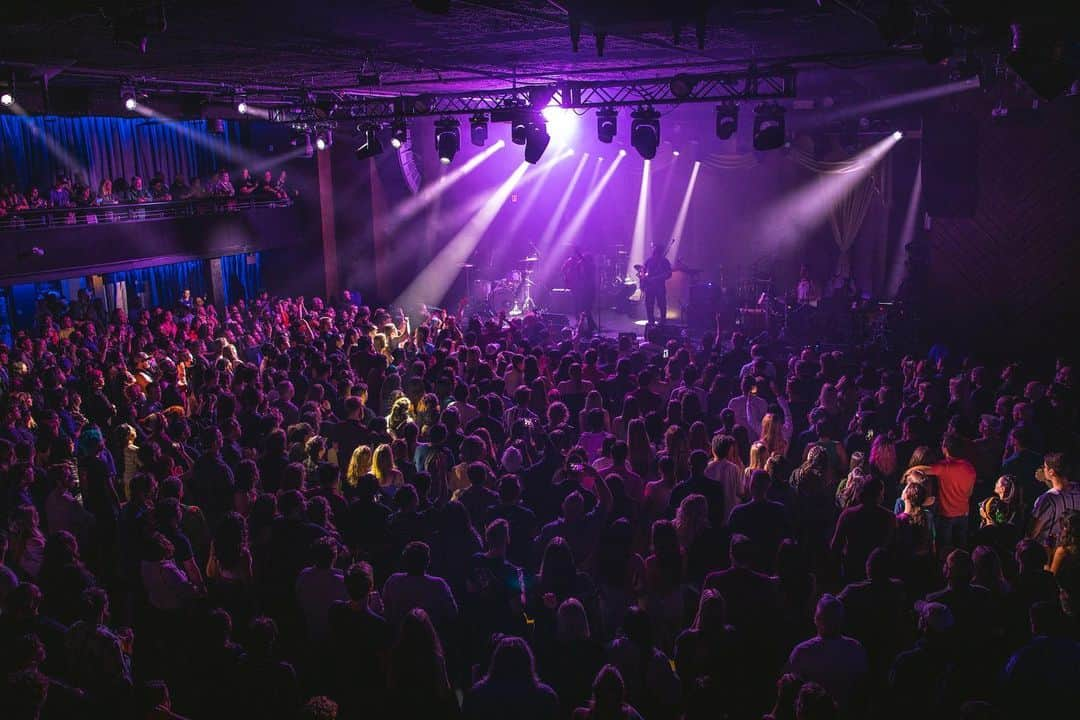 マイケル・ペーニャのインスタグラム：「Friday night was a dream. Thank you @saintmotel for giving us the worst kept secret practice show in history. More to come!! :) 📷 @cameronjordan_photography」