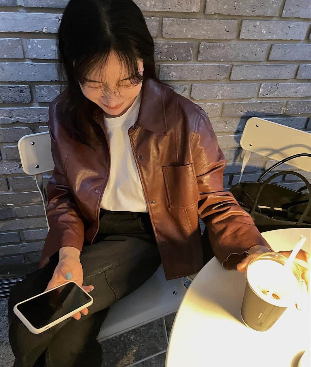 nanaのインスタグラム：「ㅇㅅㅇ 매우매우  유익했던 토요일👋🏽  헤어스타일 자세히 보고 싶다고 하시옵소서 택시안에서 빗질좀 해봤쏘🙆🏽」