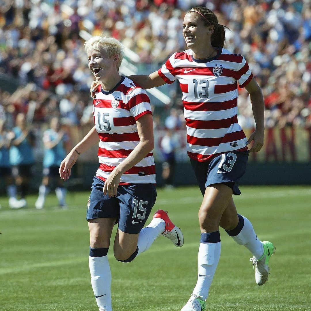 アレックス・モーガンさんのインスタグラム写真 - (アレックス・モーガンInstagram)「14 years of hugs and cellys and trophies and tears together. All the feels for Pinoe’s last USWNT game🫶」9月25日 1時22分 - alexmorgan13