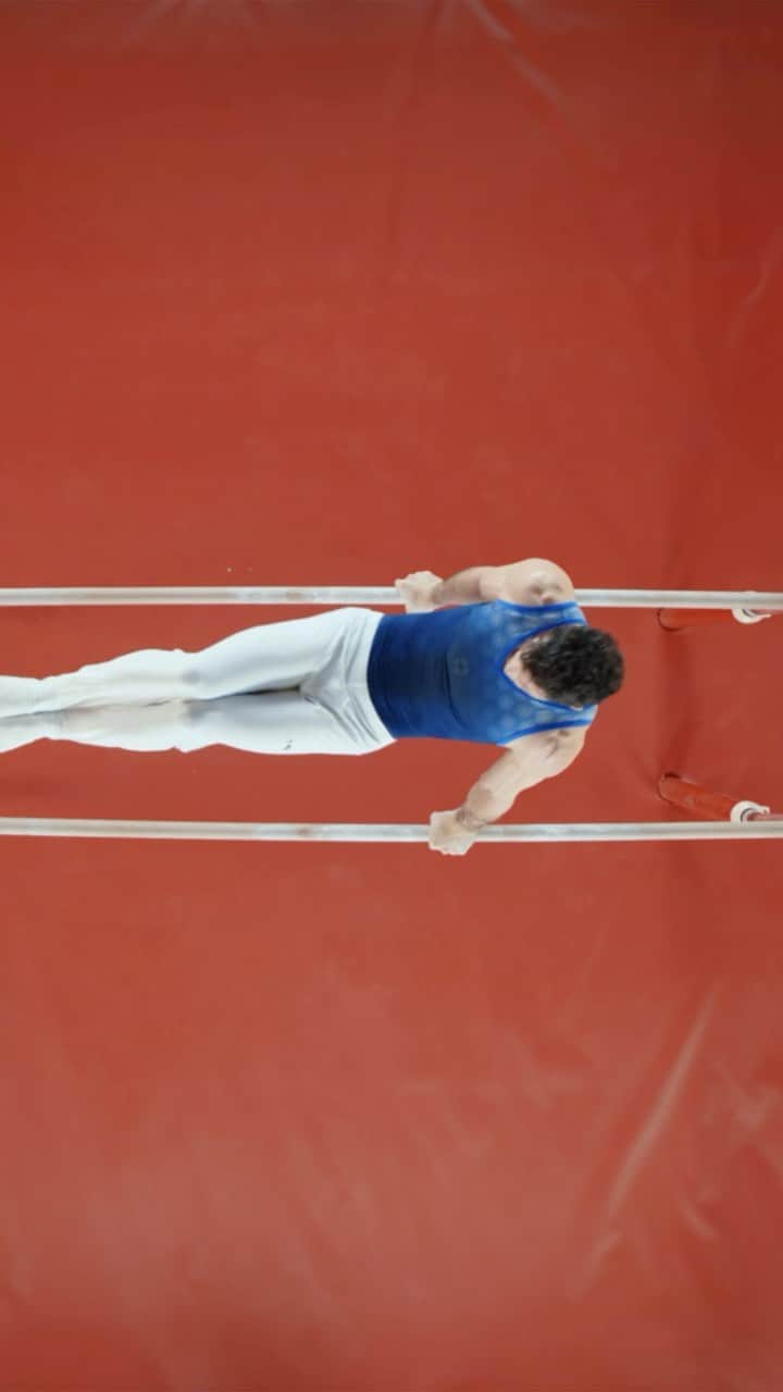 のインスタグラム：「In the gym or in the workshop, our artisans and athletes share the same quest for excellence. Hard work and endless repetition to strive for perfection and accomplish a common mission, that of “Crafting Dreams”.   LVMH is proud to be Premium Partner of the Olympic and Paralympic Games @paris2024.   —  Dans un gymnase ou à l’atelier, nos artisans et les athlètes partagent la même quête de l’excellence. Un travail acharné et des gestes sans cesse répétés pour tendre vers la perfection et accomplir une mission commune : Savoir Faire Rêver.   LVMH est fier d’être Partenaire Premium des Jeux Olympiques et Paralympiques de @paris2024.    #LVMH #ArtisanDeToutesLesVictoires #Paris2024」