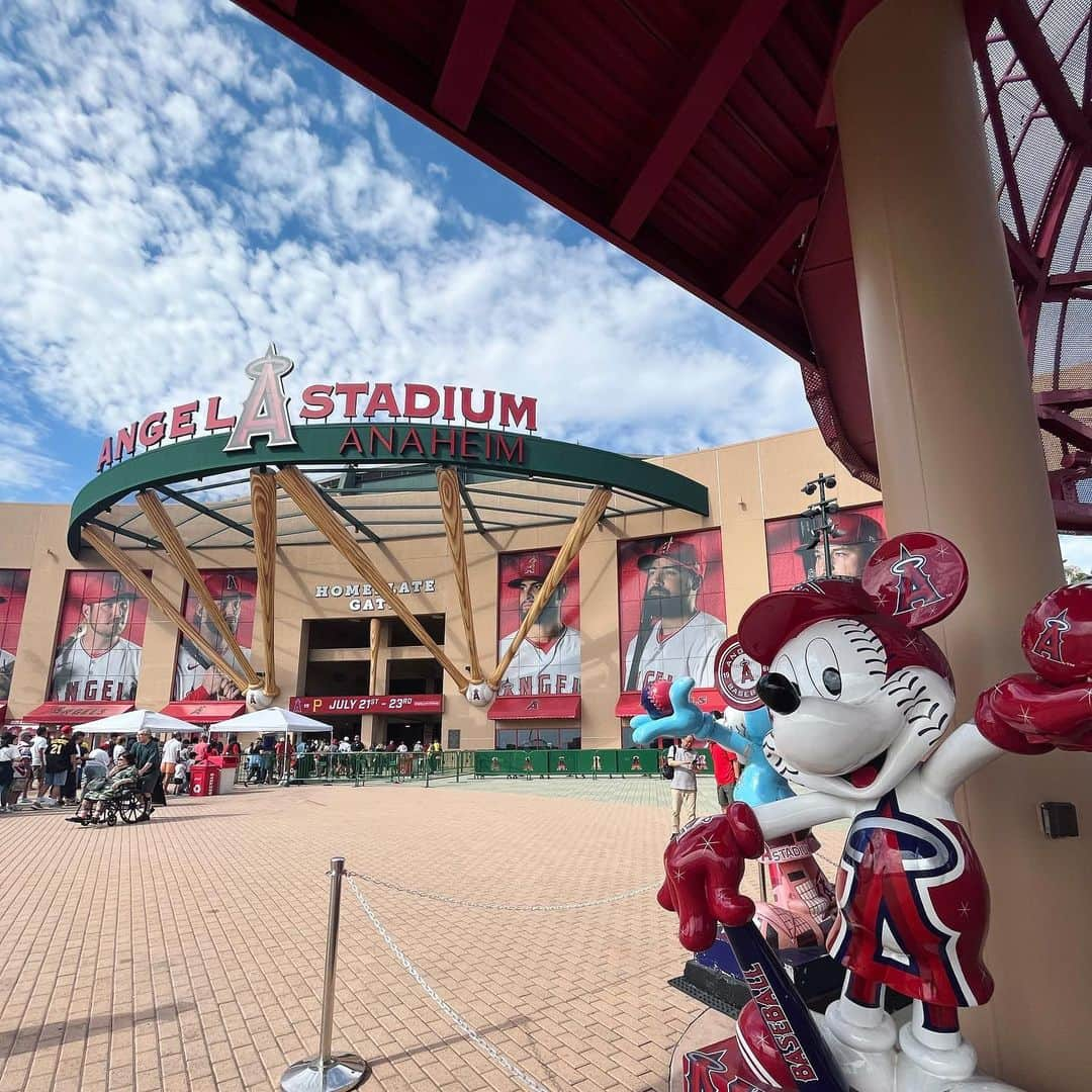 相原百花さんのインスタグラム写真 - (相原百花Instagram)「⚾️🇺🇸  in Angels Stadium 🏟️  2日間まるっと楽しんだ♡ 絶対に見ておきたかった、大谷様のホームラン🥹17  ⚾️2023.7.22〜23  #angelsbaseball#losangelesangels#mlb#majorleaguebaseball#baseball#losangeles#anaheimangels#anaheimcalifornia#anaheim#hiltonanaheim  .  #メジャーリーグ#ロサンゼルス旅行#ロサンゼルス観光#ロサンゼルス生活#ロサンゼルスエンゼルス#ロサンゼルス情報#アメリカ旅行#カリフォルニア旅行#メジャーリーグ観戦#アナハイム#アナハイムディズニー#アナハイムエンゼルス#ロサンゼルスエンジェルス#shoheiohtani#otanishohei#エンゼルス#エンゼルススタジアム#大谷翔平#大谷翔平選手」9月25日 1時43分 - mo__95__6