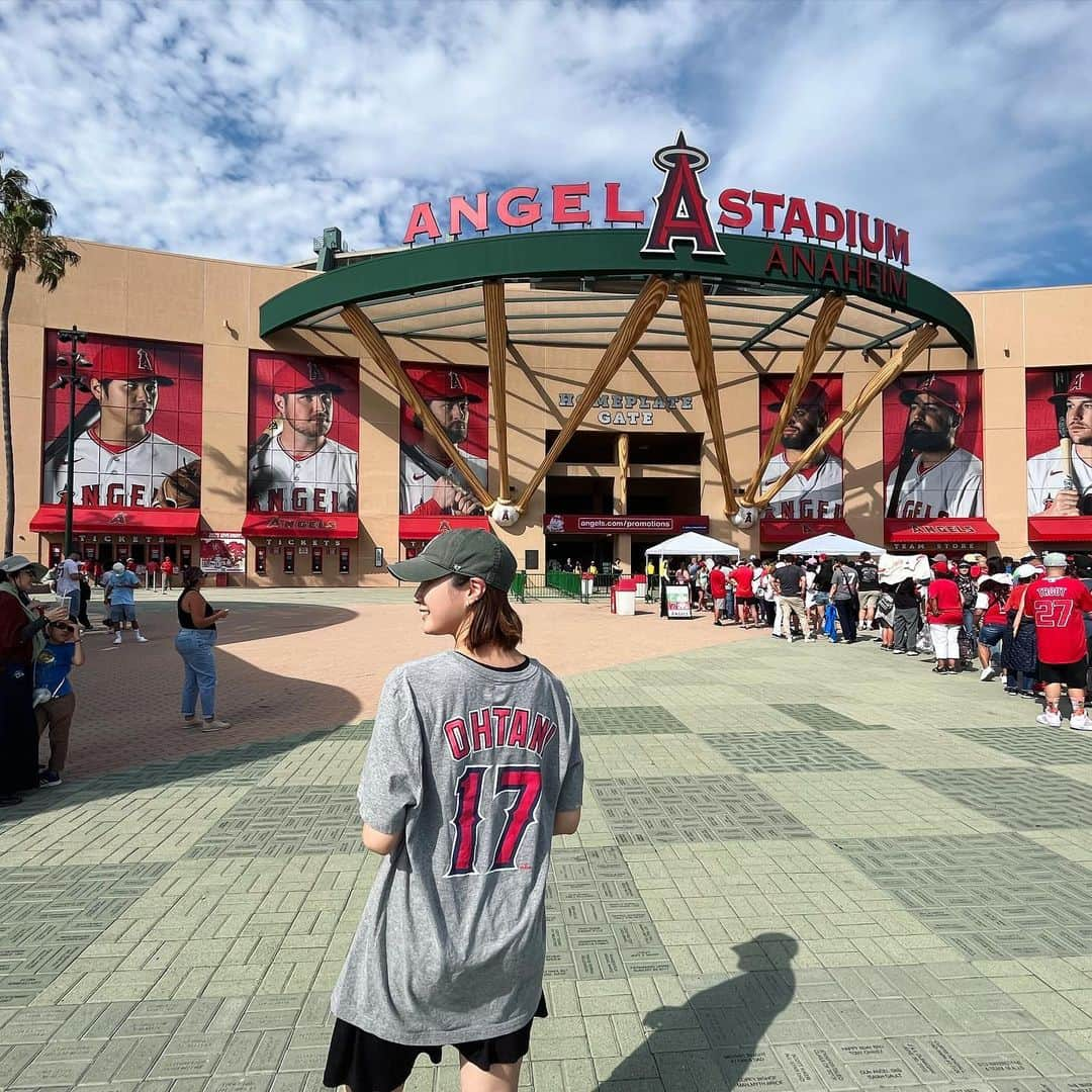 相原百花のインスタグラム：「⚾️🇺🇸  in Angels Stadium 🏟️  2日間まるっと楽しんだ♡ 絶対に見ておきたかった、大谷様のホームラン🥹17  ⚾️2023.7.22〜23  #angelsbaseball#losangelesangels#mlb#majorleaguebaseball#baseball#losangeles#anaheimangels#anaheimcalifornia#anaheim#hiltonanaheim  .  #メジャーリーグ#ロサンゼルス旅行#ロサンゼルス観光#ロサンゼルス生活#ロサンゼルスエンゼルス#ロサンゼルス情報#アメリカ旅行#カリフォルニア旅行#メジャーリーグ観戦#アナハイム#アナハイムディズニー#アナハイムエンゼルス#ロサンゼルスエンジェルス#shoheiohtani#otanishohei#エンゼルス#エンゼルススタジアム#大谷翔平#大谷翔平選手」