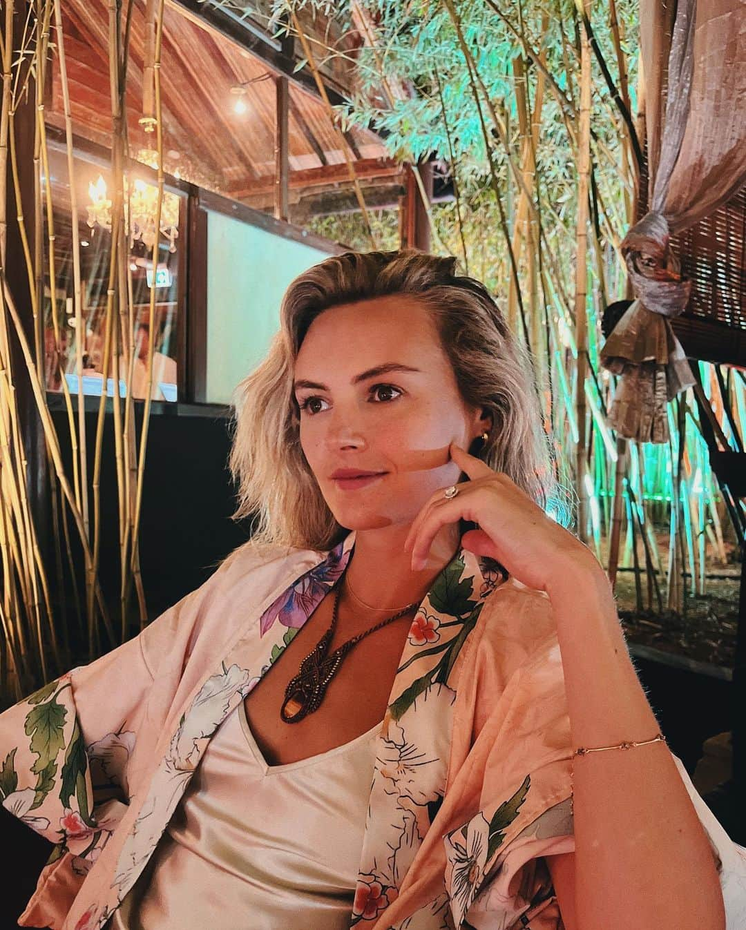 ニオミ・スマートさんのインスタグラム写真 - (ニオミ・スマートInstagram)「Ibiza snaps. Peace, calm, clarity. 🦋🦚」9月25日 1時44分 - niomismart