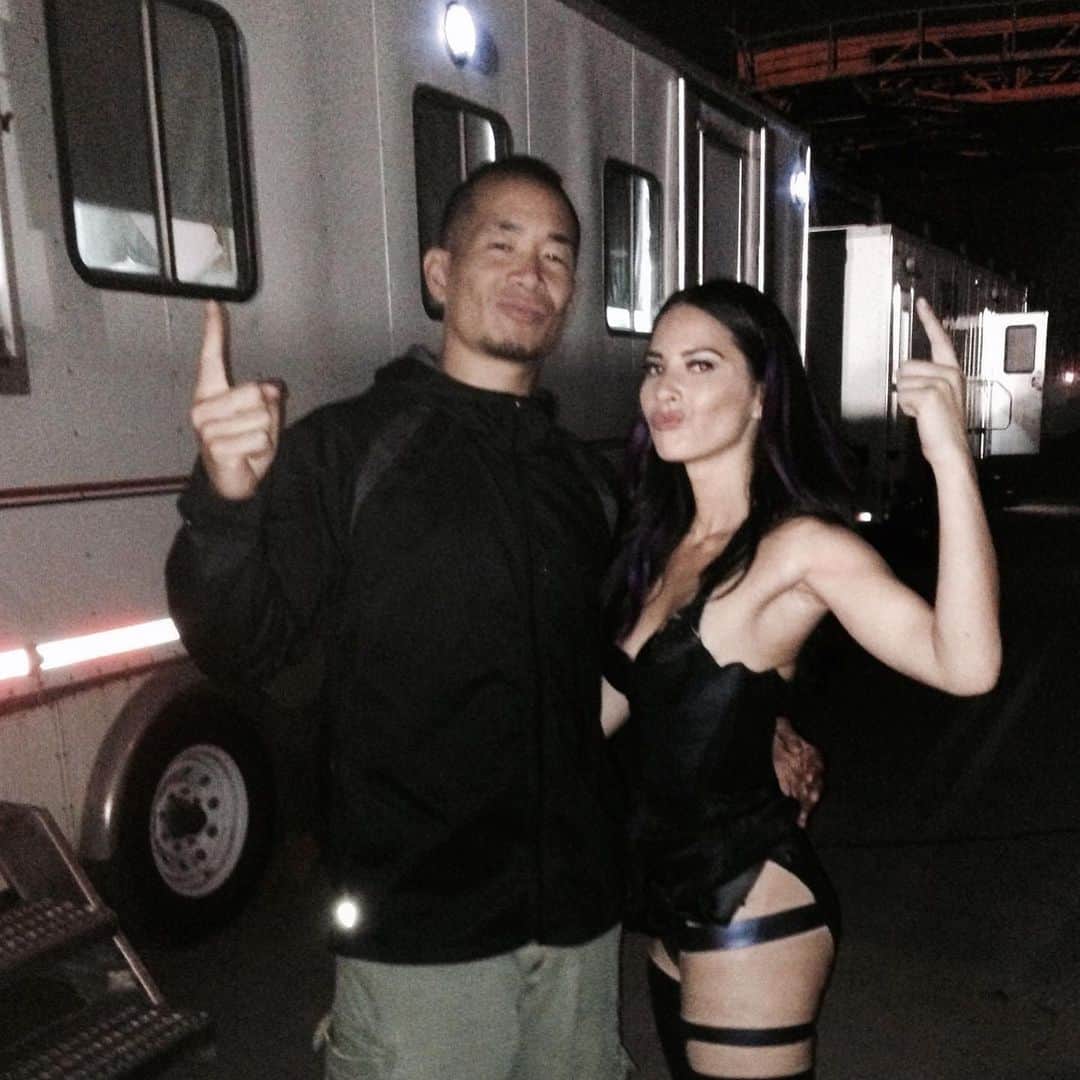 オリヴィア・マンのインスタグラム：「Had to do a birthday post for one of my closest friends whose strength and eternal optimism inspired me from the very first day we met.  HAPPIEST BIRTHDAY @teambillieve!!!! Ken was my fight coordinator and trainer on X-Men: Apocalypse. We became instant family. He’s a martial arts master, an expert swordsman, a champion, a friend, a dog lover, a rescue dog owner, a father, a husband, a son and proof positive that, at the age of 50, Asian Don’t Raisin! Love you Ken!! Here’s to another 50. 🎂🫶🏻🥋⚔️  (Yes, that’s Malcolm in all those photos 😍)」
