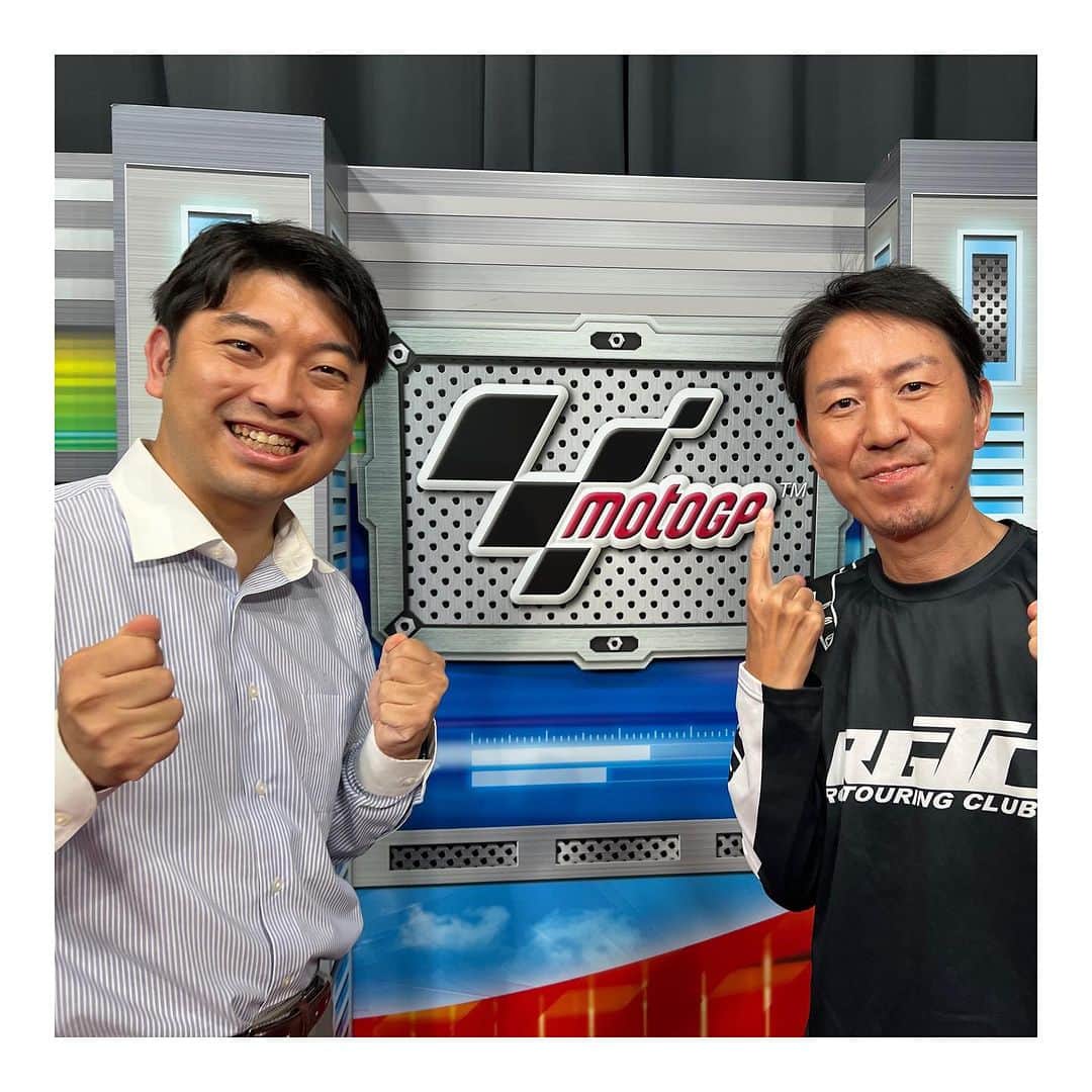 藤田大介さんのインスタグラム写真 - (藤田大介Instagram)「福田光徳さん、夜の生放送ありがとうございました！！motoGP、インド🇮🇳での戦いがおわり、日本🇯🇵に来週やってきます。僕にとっても2019年以来のモビリティリゾートもてぎ🏁 全日本選手権ではプライベートで観に行きましたが取材となる茂木はピリッとしまりますね。 F1がこんしは鈴鹿で開催されました。2週連続日本に世界のモータースポーツがやってきます。精一杯応援できるよう明日から早速準備に励みます。 ライダーにも、またテレビにも、ずっと放送が続けられますよう温かい応援をお願いします！ #motoGP #福田光徳」9月25日 1時56分 - fujita.daisuke_ntv