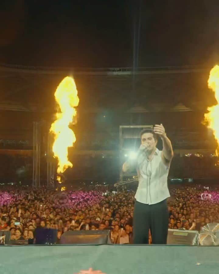 のインスタグラム：「uma noite linda em Manaus-AM!! obrigado @jorgeemateusunico, até a próxima. 👑🔥」