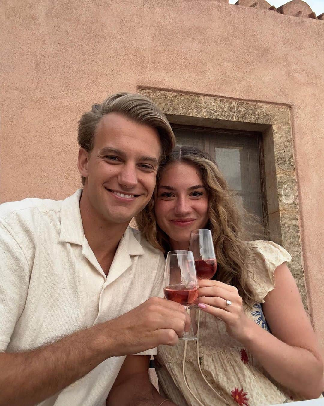 マデリーン・エドワーズのインスタグラム：「Watched the sunrise over Monemvasia, fed the resident cat, & decided it might be nice to spend the rest of our lives together.   07/18/2023 🤍」