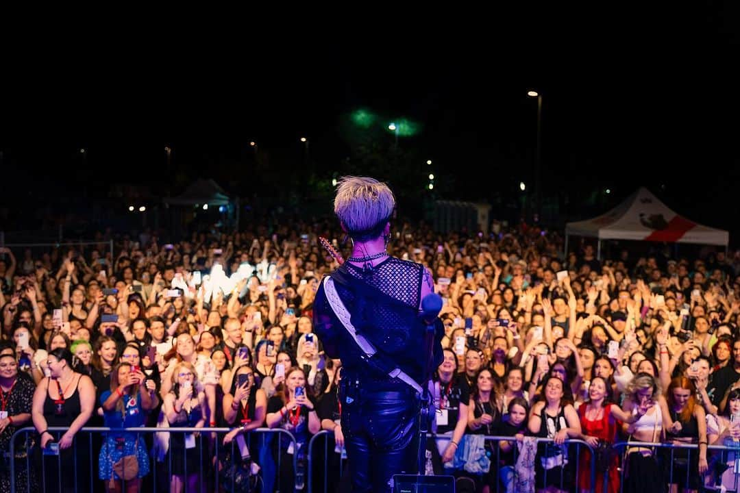 MIYAVI（石原貴雅）さんのインスタグラム写真 - (MIYAVI（石原貴雅）Instagram)「Mulțumesc, București!  Thank you #Bucharest!  Thank you to all who joined us and brought the heat even higher for last night's amazing show!  Tonight. #Bratislava, #Slovakia. Let’s have fun!!  Photo by: @ix.dan.video」9月25日 2時42分 - miyavi_staff