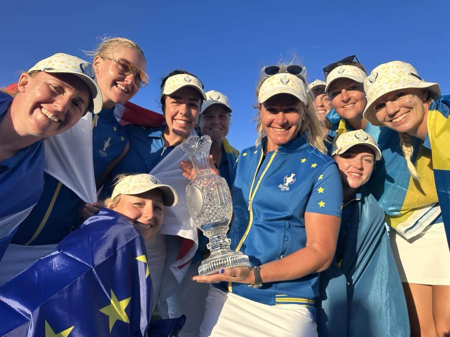 スーザン・ペターセンのインスタグラム：「The cup stays home. Vamos Europa. 🇪🇺🇪🇺🇪🇺.」