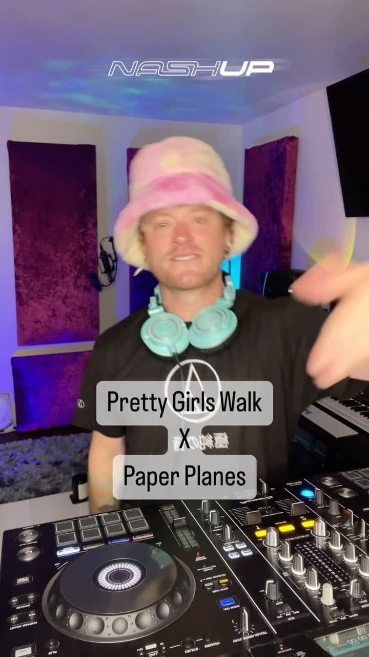 ナッシュ・オーバーストリートのインスタグラム：「How ya walkin’ when this #mashup hits⁉️ #paperplanes #prettygirlswalklikethis」