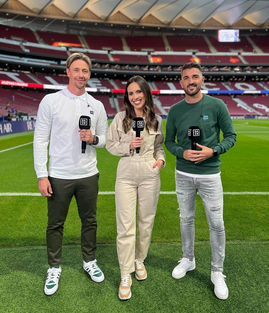 ダビド・ビジャのインスタグラム：「Vuelta al ruedo con @dazn_es Preparado para el derbi!!! #dazn #derbi」