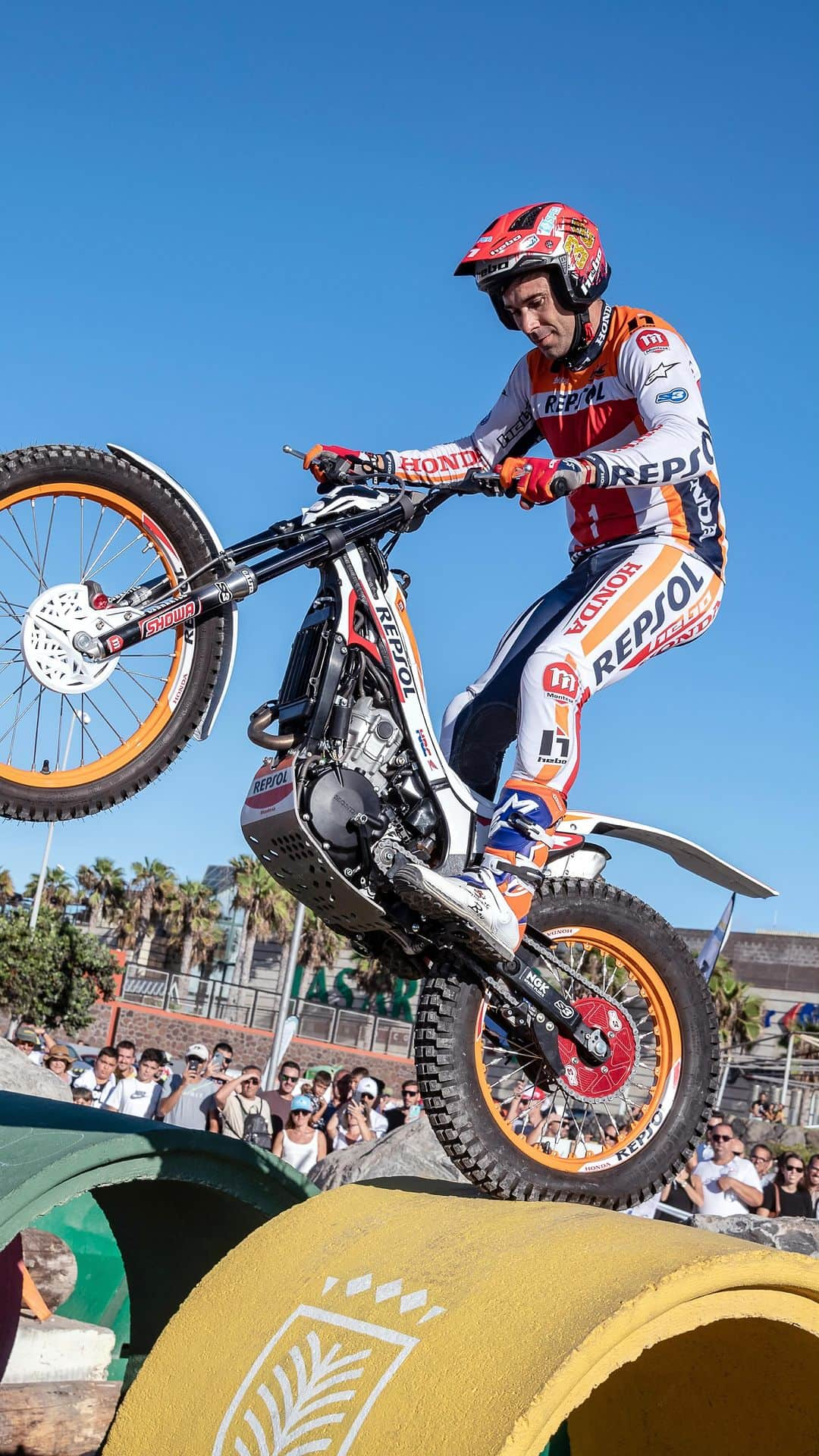 藤波貴久のインスタグラム：「💥Cerramos la semana recordando lo que fue el III TRIAL DISTRITO TAMARACEITE SAN LORENZO TENOYA, un evento benéfico para apoyar a la ONG Pequeño Valiente, que se celebró el pasado sábado 16 de septiembre, y cuyos protagonistas fueron @tonibou y @fujigas, campeones del mundo de Trial. Un día muy especial, lleno de adrenalina, risas y diversión.  ¿Repetimos pronto? ✌🏼」