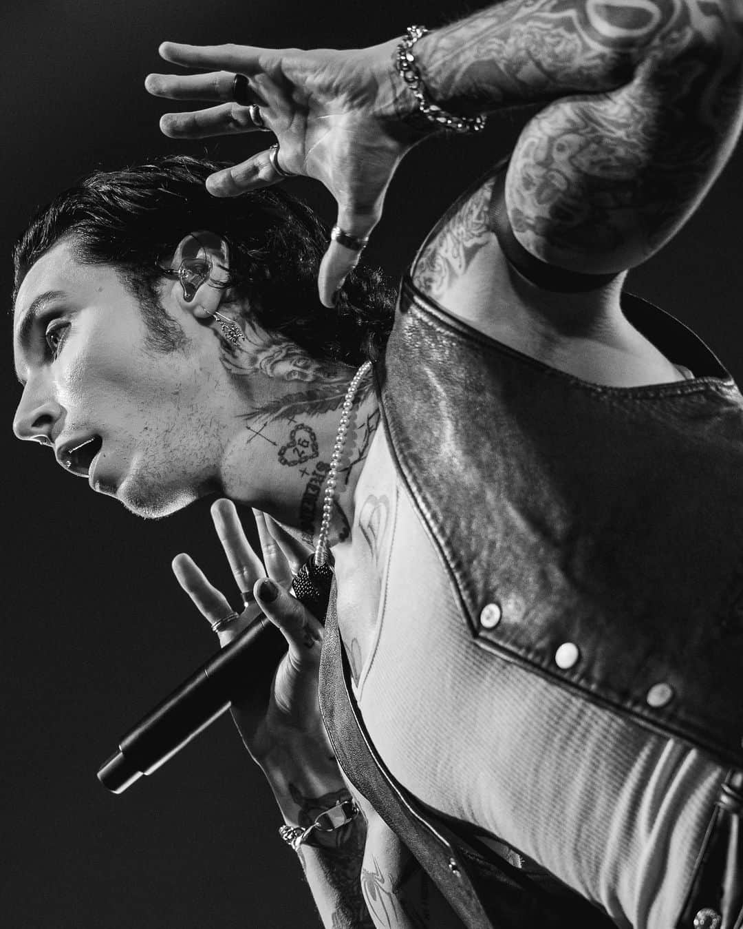 アンディー・ビアーザックさんのインスタグラム写真 - (アンディー・ビアーザックInstagram)「My Friends   📷 @shawnbrandonmedia」9月25日 3時07分 - andyblack