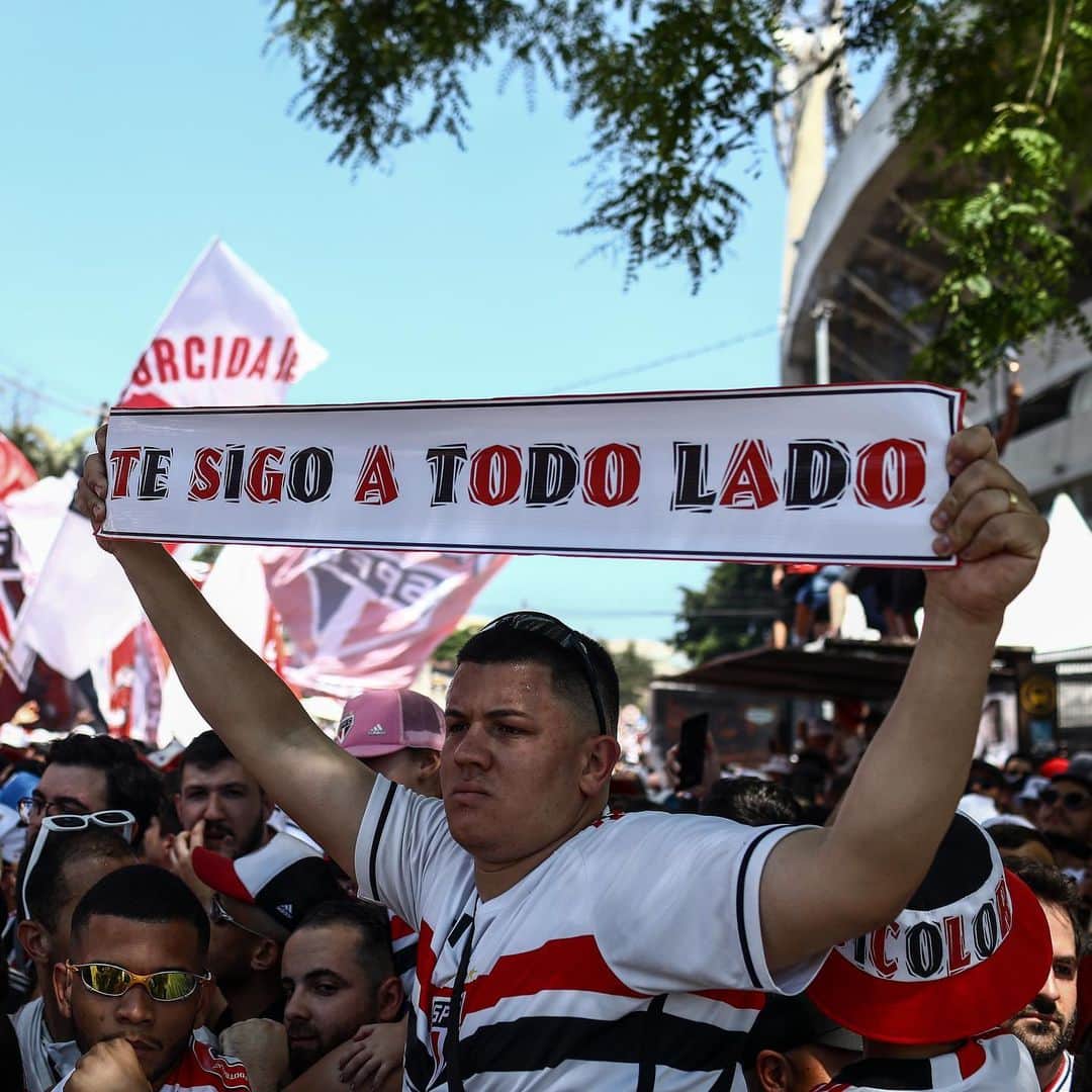 São Paulo FCさんのインスタグラム写真 - (São Paulo FCInstagram)「Obrigado pelo incentivo, #TorcidaQueConduz!  #VamosSãoPaulo 🇾🇪  📸 Rubens Chiri e Felipe Iruatã / saopaulofc」9月25日 3時08分 - saopaulofc