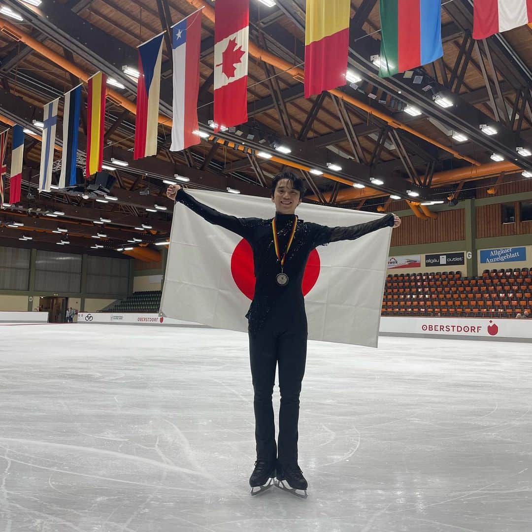 友野一希のインスタグラム：「. ネーベルホルン杯🇩🇪  沢山の応援ありがとうございました。 試合以外の時間もとても楽しく充実した時間を過ごせました！  次に向けてよりレベルアップしていきたいと思います💪」