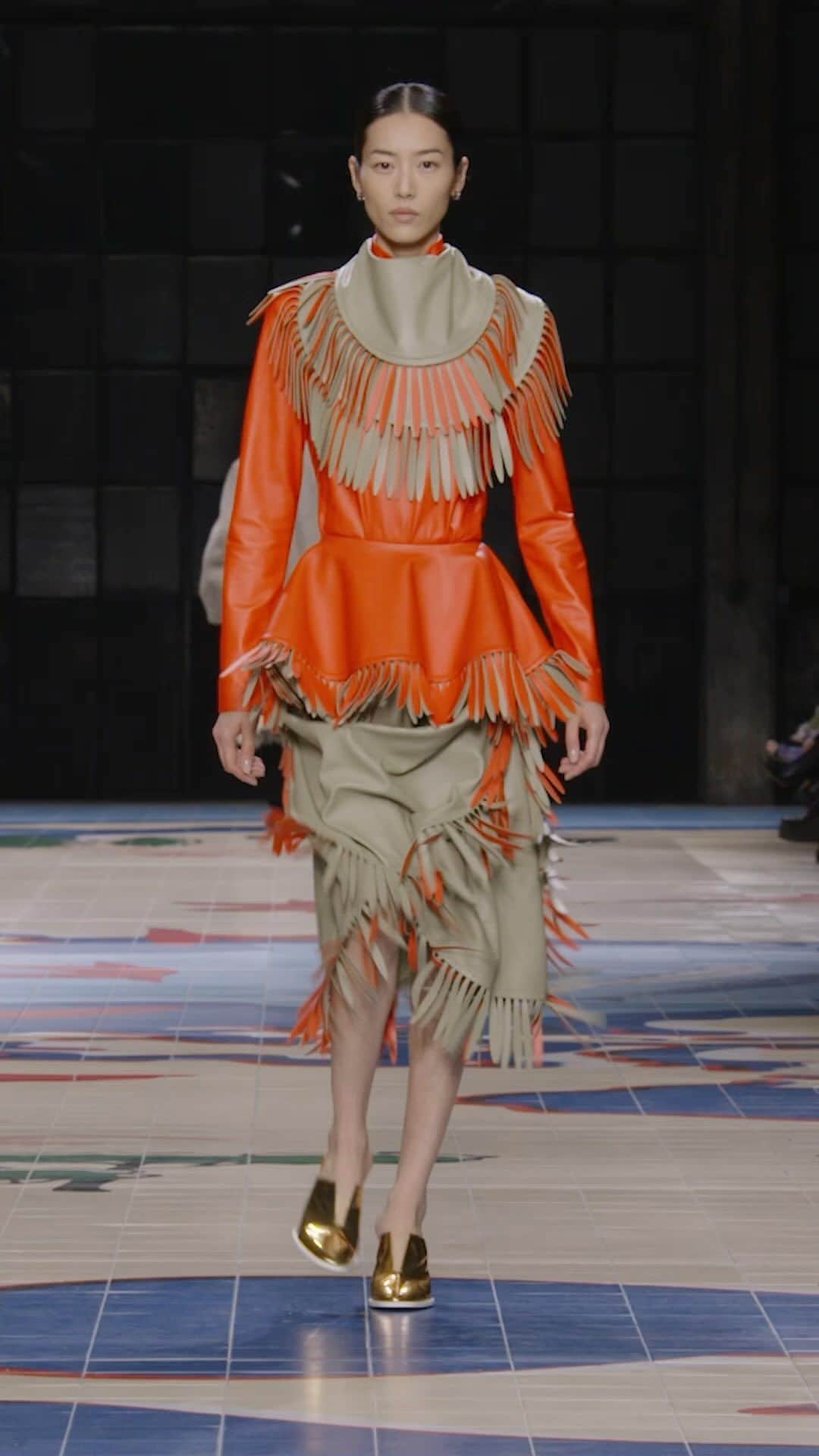 リウ・ウェンのインスタグラム：「Finished Milan SS24 with the incredible @newbottega team! Thank you @matthieu_blazy for your vision and trusting me with this beautiful dress. And to @bitton @duffy_duffy @hiromi_ueda: pleasure to end this show week with you all! 🩵🩵🩵」
