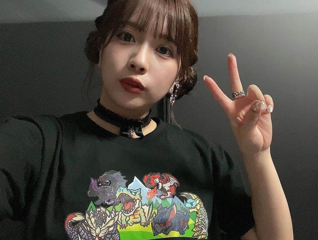 三田寺理紗さんのインスタグラム写真 - (三田寺理紗Instagram)「TGSたのしかった！！！  カプコンモンハン部ステージを見にきてくれた方、配信で見てくれた方ありがとうございました💕  アマツの特別クエスト面白かった。モンハンっていいねぇ。あついんだ🫰  来年20周年だって。なにやらいろいろあるみたいでたのしみね〜🥰👏アルバトリオンフィギュアほしーーー！  #TGS2023  #カプコンTGS」9月25日 3時46分 - risatan31
