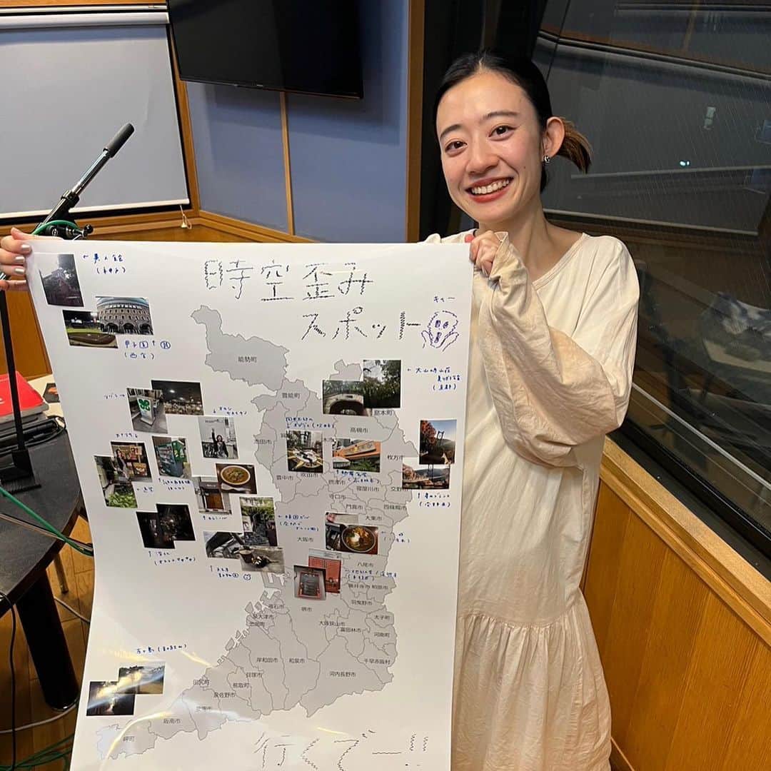 のインスタグラム：「塩塚モエカのMUSIC FREAKS  ついに終了しました  ラスト、と頭で分かっていても 心はいつも後からついてくる！  1年、お世話になりました🏄‍♀️ リスナーのみんなまたね👋  #moni802   おやすみ😴」