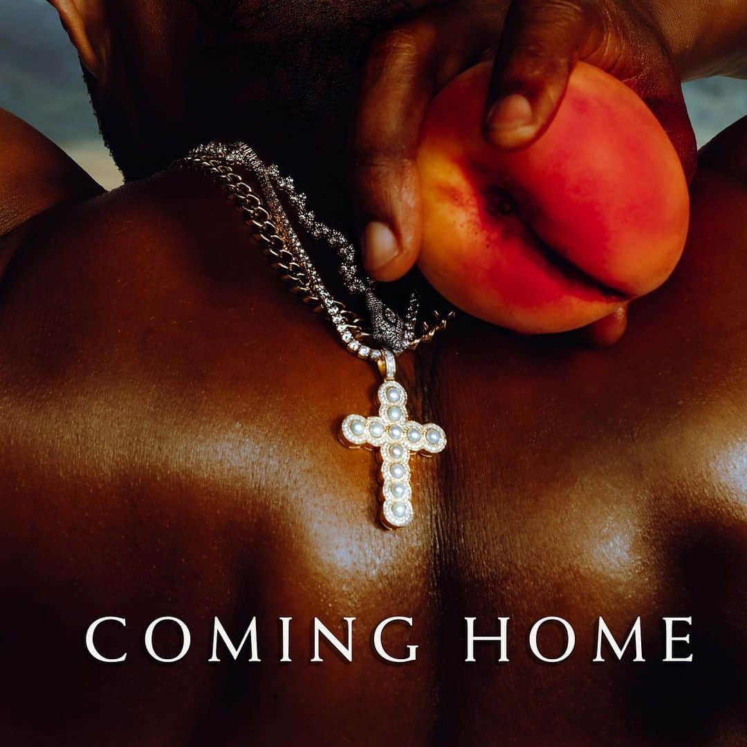 アッシャーのインスタグラム：「COMING HOME. Pre-Add Now at @applemusic」
