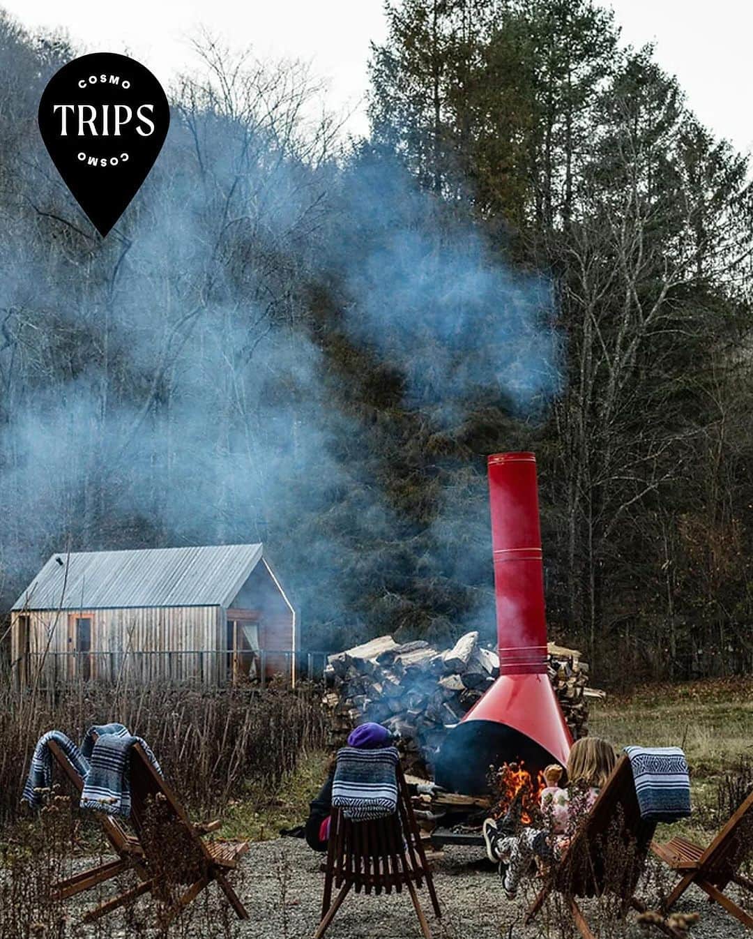 Cosmopolitanさんのインスタグラム写真 - (CosmopolitanInstagram)「It’s that time of year when I need to be deep in the woods in a chic cabin with a fireplace with Taylor Swift’s ‘Folklore’ playing softly in the background. Oh, you too? Plan your weekend trip to the Catskills at the link in bio.」9月25日 4時04分 - cosmopolitan