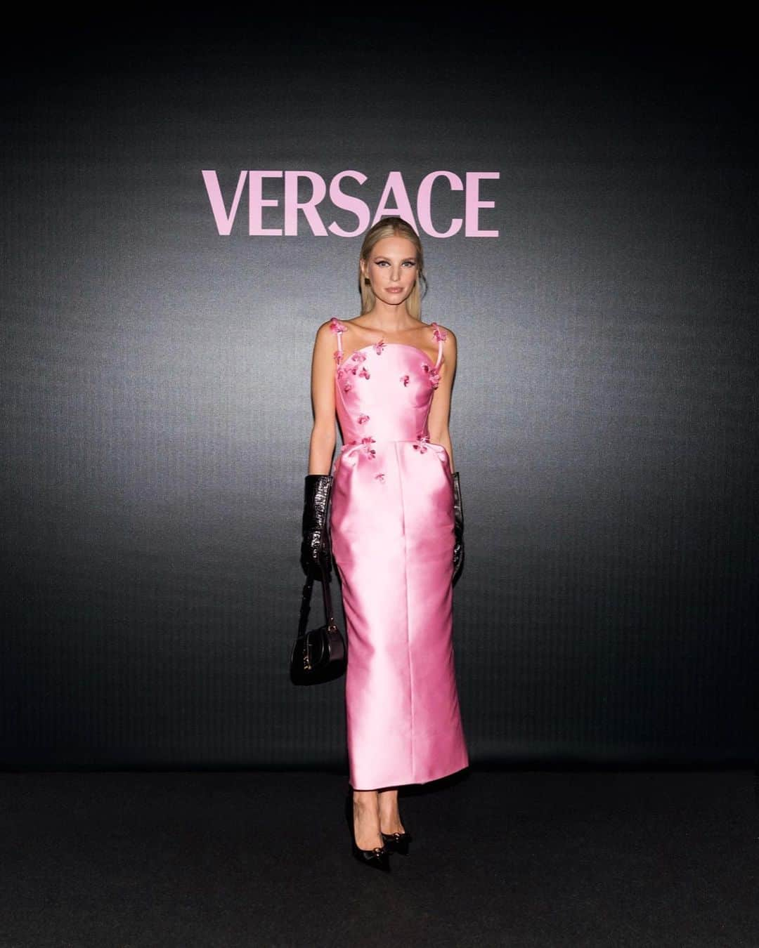 レオニー・ハンネさんのインスタグラム写真 - (レオニー・ハンネInstagram)「Versace 🎀 @versace #versace」9月25日 4時45分 - leoniehanne