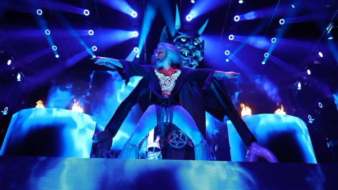 ロブ・ゾンビのインスタグラム：「Goodbye California! Hello Arizona! #robzombie #freaksonparadetour」