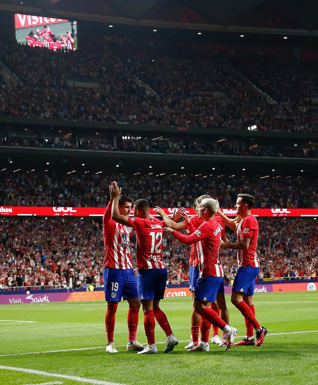 アトレティコ・マドリードのインスタグラム：「¡𝟲𝟵.𝟬𝟴𝟮 espectadores en nuestro estadio! ¡Récord de asistencia! 🤩  ¡GRACIAS, GRACIAS, GRACIAS! ❤️🤍」