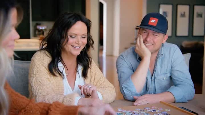 HGTVのインスタグラム：「Tonight's episode of #BuildingRoots means a lot to the Dozier fam! Tune in at 9|8c to see how Ben and Cristi help Cristi's sister make a special space in her home even more special ❤️」