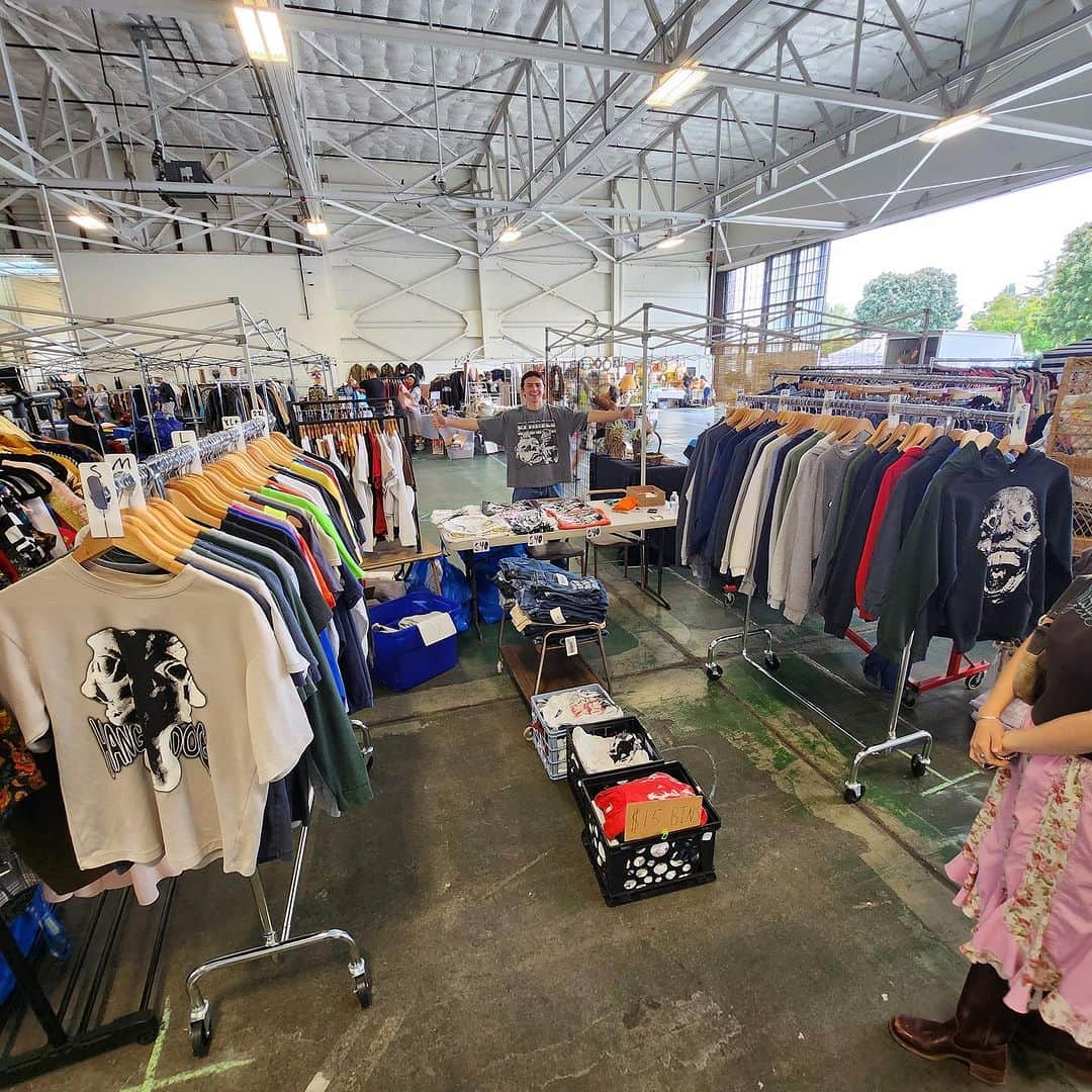 ASICS Tigerさんのインスタグラム写真 - (ASICS TigerInstagram)「Thank you to everyone who showed up yesterday! This was our first flea market and we loved seeing everyone in-person! We’ll update you all on future markets!」9月25日 5時07分 - hangdogprints