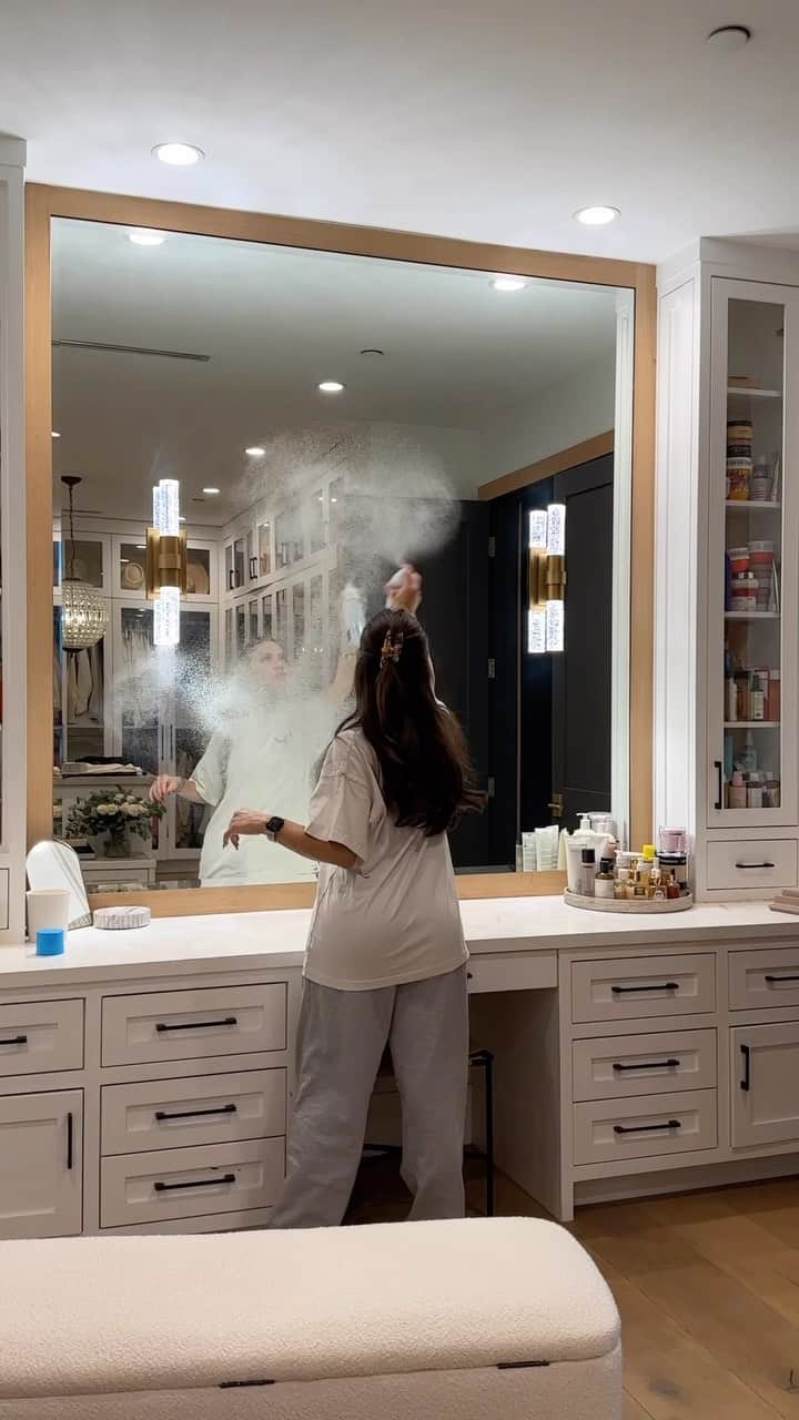 iluvsarahiiのインスタグラム：「A Sunday well spent brings a week of content🧼🫧 Anyone else genuinely enjoy cleaning lol? Next big project is the gym! Let me know what other organizing /cleaning videos you want to see (makeup room, skincare, workout clothes ect)」