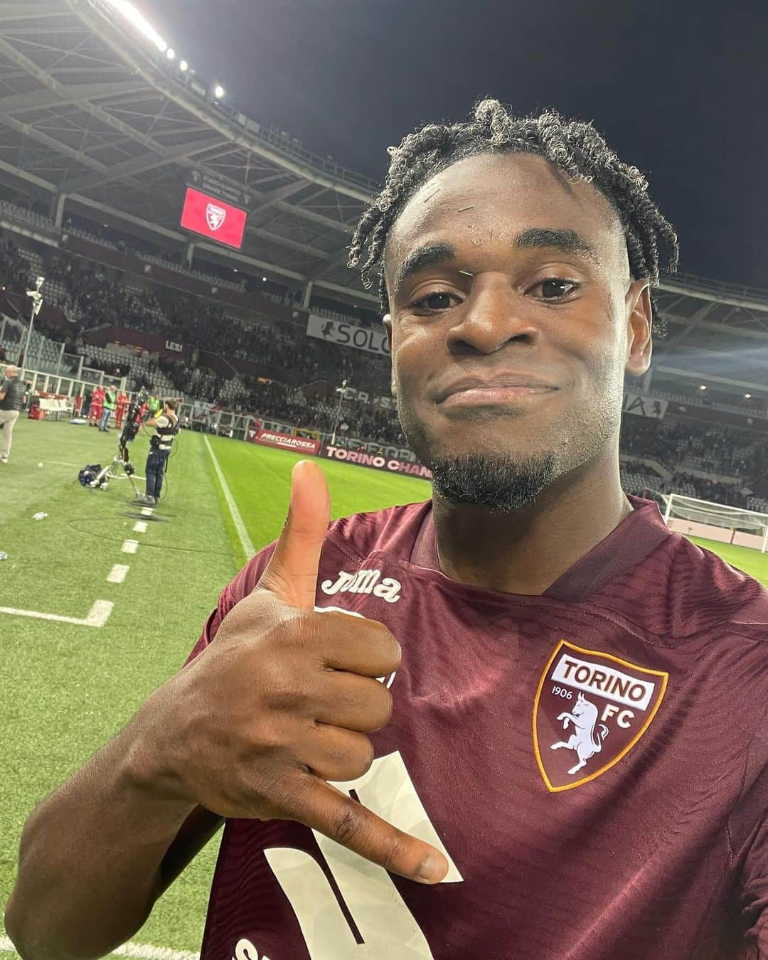 トリノFCのインスタグラム：「Selfie da primo gol in maglia granata 🥵  #SFT | #TorinoRoma」