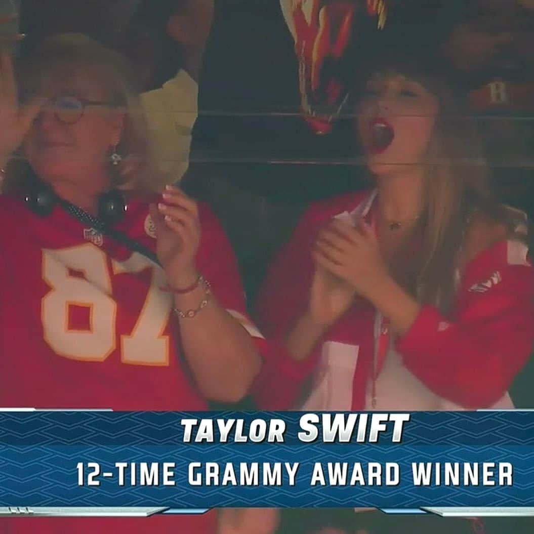 Cosmopolitanのインスタグラム：「Alert: Taylor Swift is currently sitting with TRAVIS KELCE'S MOM at the Kansas City Chiefs football game!! And suddenly I’m not complaining about watching football! Link in bio for the deets. 🏈」