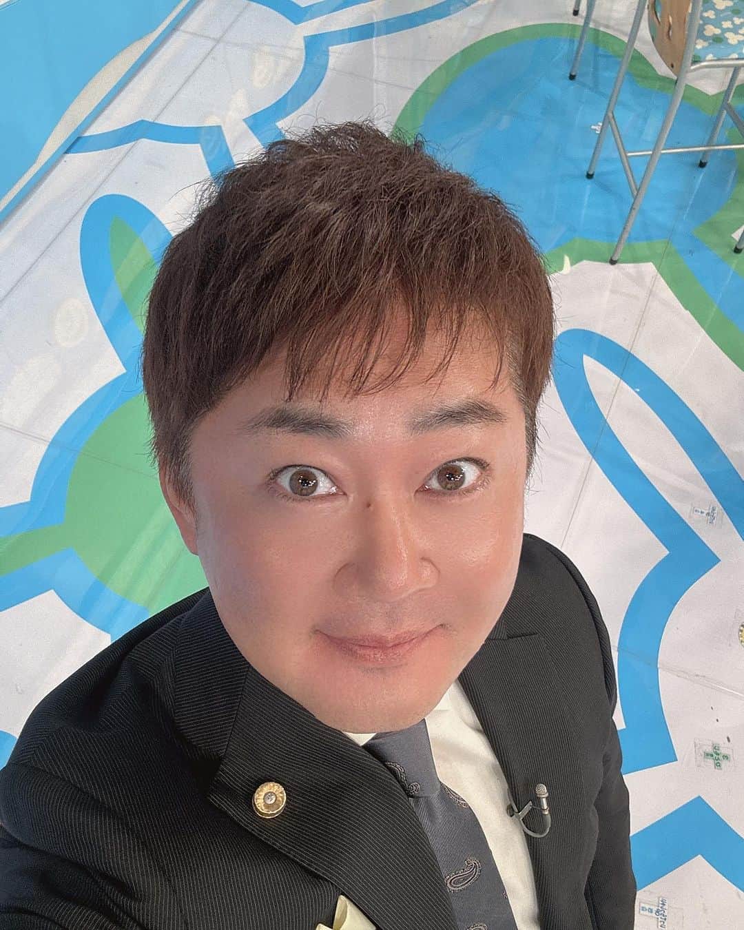 のインスタグラム：「新しいスタジオ、床ぴかぴかで気持ち良い！照明も暖かい色になったような？ おは朝はじまるよー！」