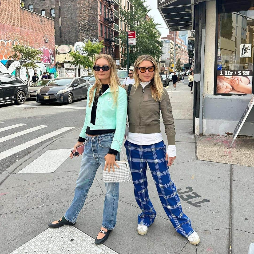 ニッキ・バン ダイクのインスタグラム：「The gyals in Nyc for all the fun n fewd🧸」