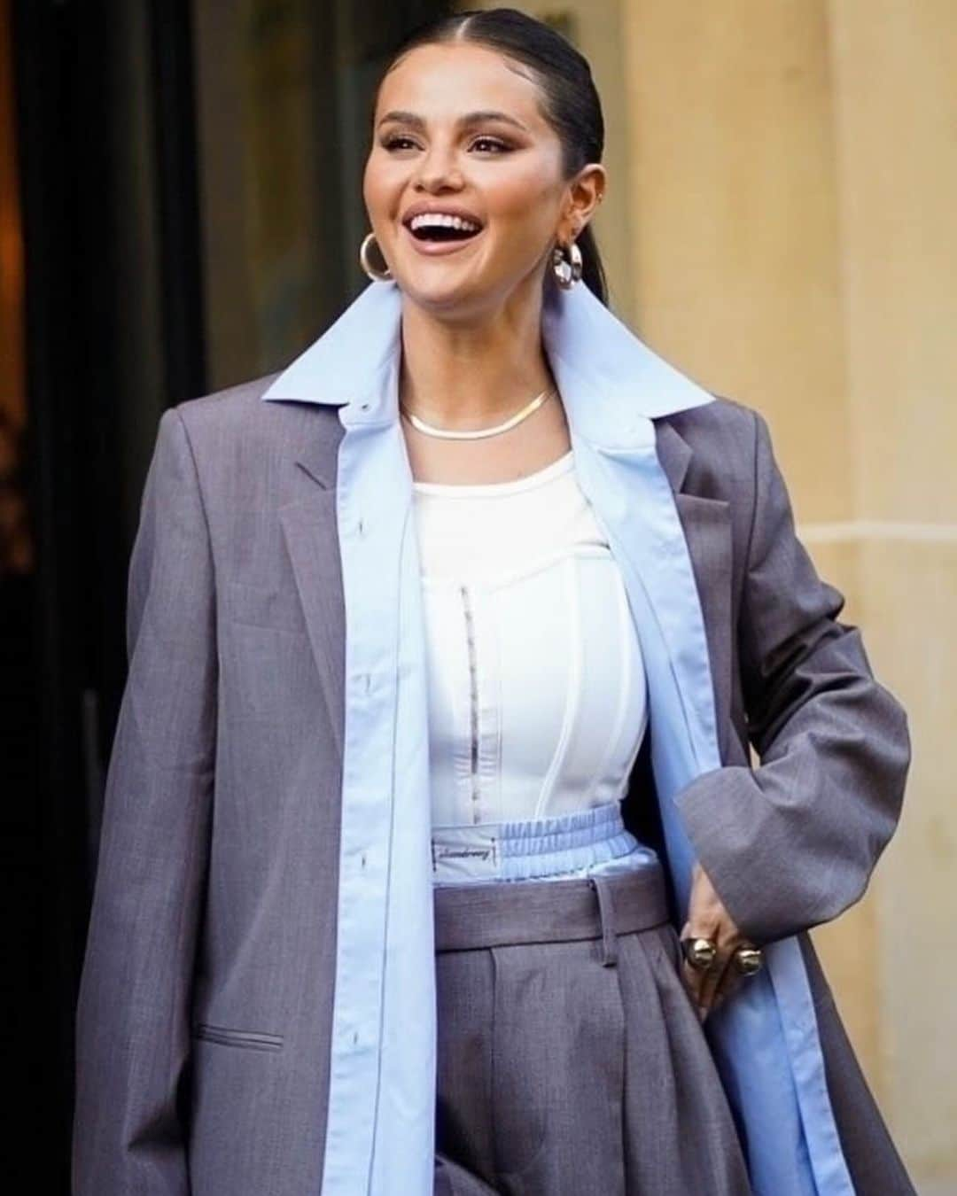 Just Jaredさんのインスタグラム写真 - (Just JaredInstagram)「Selena Gomez wears a chic outfit while stepping out for the day in Paris. #SelenaGomez Photos: Backgrid」9月25日 6時06分 - justjared