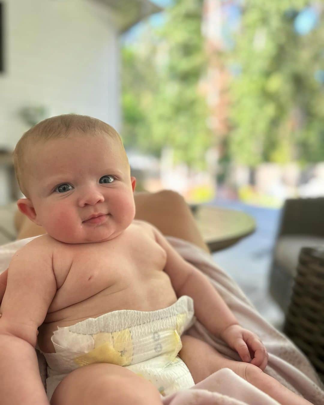ライアン・ロクテのインスタグラム：「after long weekend of work, daddy's coming home to my lil nuggets. my lil pork chop is all smiles!! @caidenlivgeorgia」