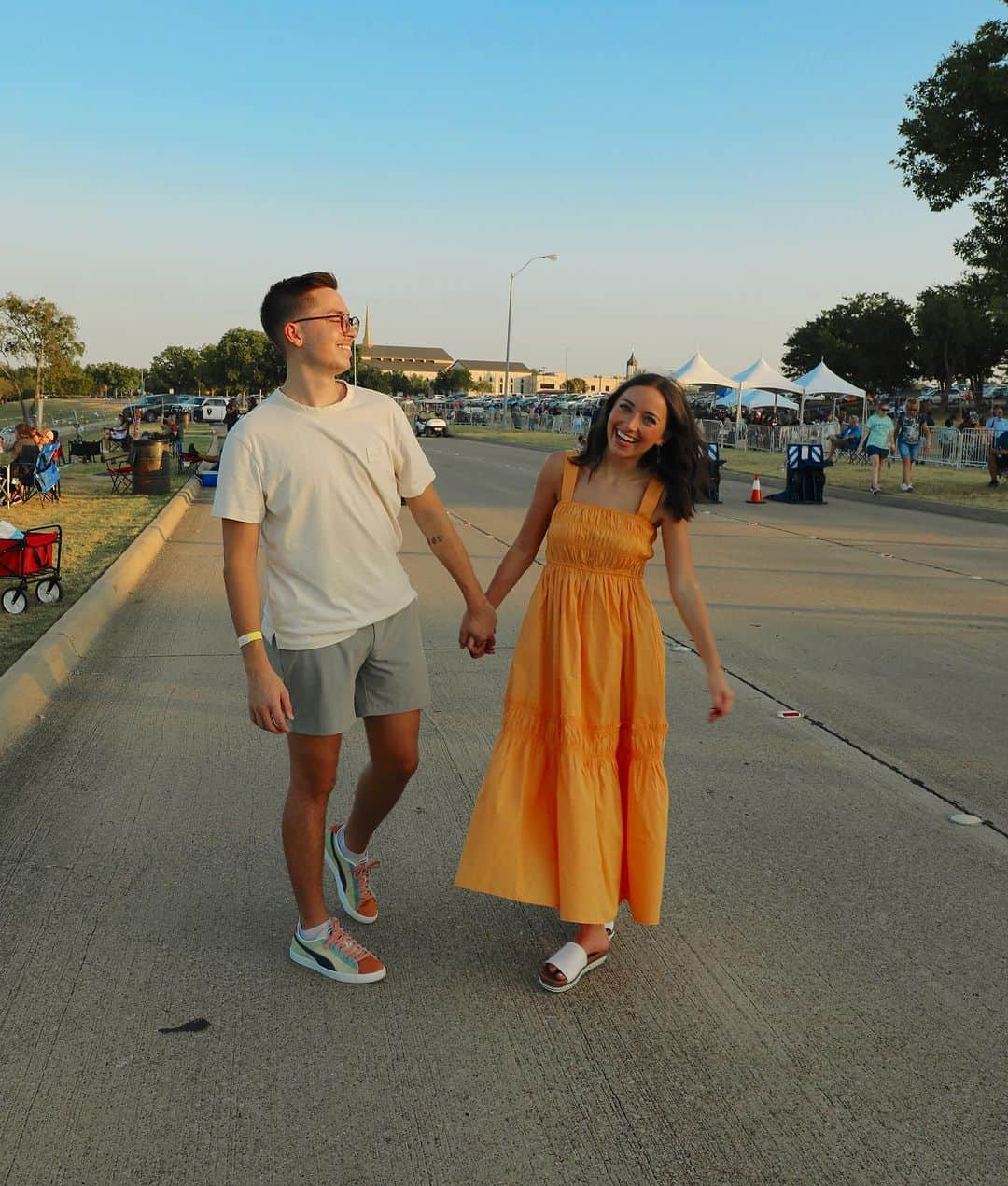 Brooklyn and Baileyさんのインスタグラム写真 - (Brooklyn and BaileyInstagram)「No one else I’d rather go to a festival with 🫶🏼」9月25日 6時43分 - brooklynandbailey