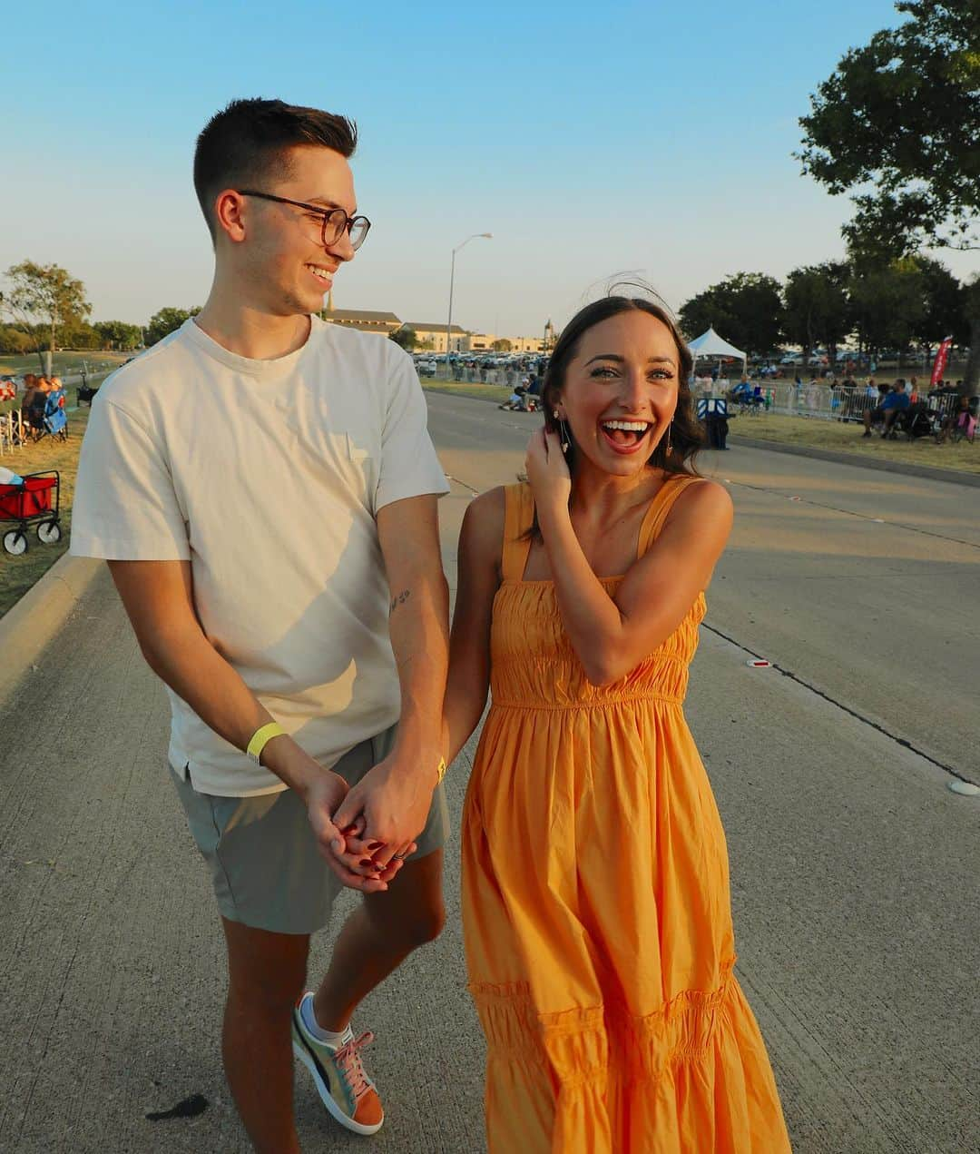 Brooklyn and Baileyさんのインスタグラム写真 - (Brooklyn and BaileyInstagram)「No one else I’d rather go to a festival with 🫶🏼」9月25日 6時43分 - brooklynandbailey