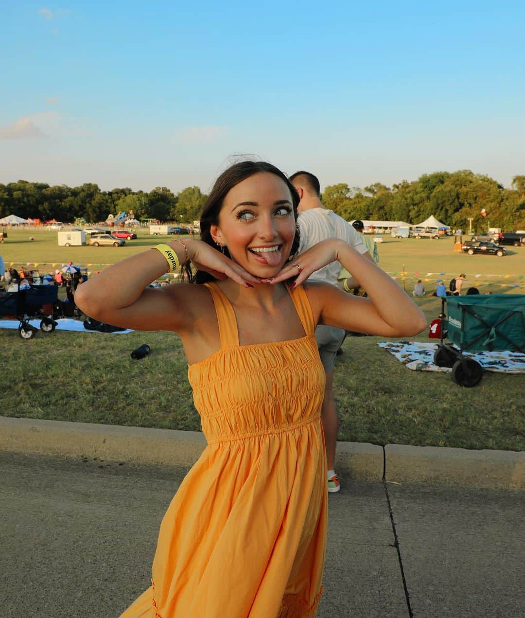 Brooklyn and Baileyさんのインスタグラム写真 - (Brooklyn and BaileyInstagram)「No one else I’d rather go to a festival with 🫶🏼」9月25日 6時43分 - brooklynandbailey