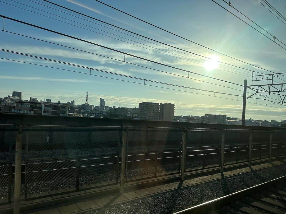 金子貴俊のインスタグラム：「今日が最高な一日になりますように 快晴だからロケも期待できるなぁー✨ さー、今日も一日頑張りますよー 皆様も素敵な一日をお過ごしください。」