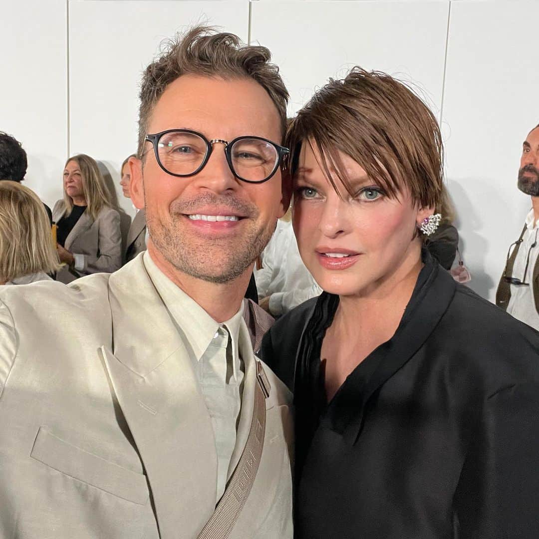 ブラッド・ゴレスキーのインスタグラム：「Milan moment with @fendi 🇮🇹  Still not over meeting @lindaevangelista ❤️」