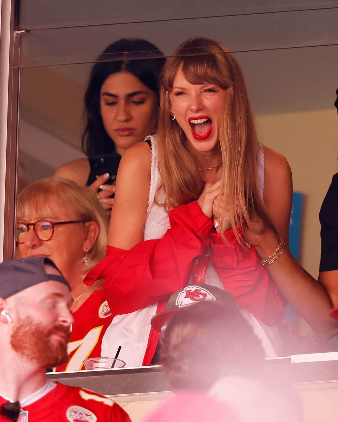 Cosmopolitanのインスタグラム：「More pictures of Taylor Swift at Travis Kelce's football game but it's still kinda hard to believe!!」