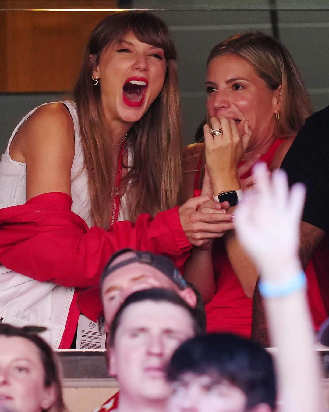 Just Jaredさんのインスタグラム写真 - (Just JaredInstagram)「Taylor Swift is having the best time at Travis Kelce's Chiefs game! See more photos on our site. #TaylorSwift #TravisKelce Photos: Getty」9月25日 7時04分 - justjared