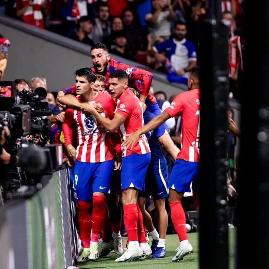 コケさんのインスタグラム写真 - (コケInstagram)「No podía imaginar mejor vuelta. Feliz por el regreso y poder ayudar al equipo a llevarse los tres puntos en una noche increíble. ¡AÚPA ATLETI! ❤️🤍」9月25日 18時04分 - koke6